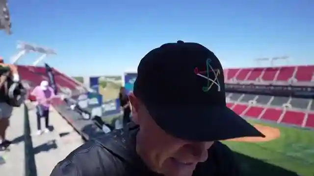 unique-golf-challenge-at-raymond-james-stadium-with-lets-play-thru