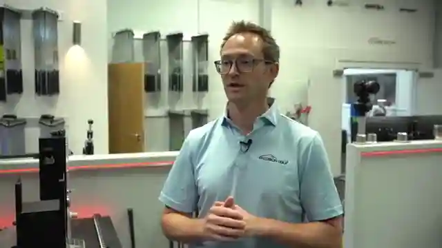 golf-ball-compression-impact-driver-vs-iron-performance-analysis