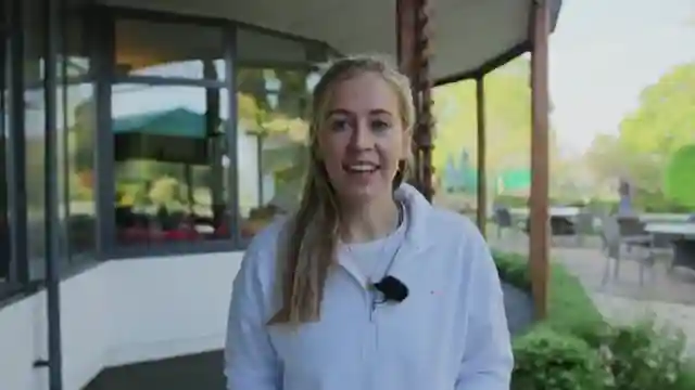 surprise-three-hole-golf-match-a-heartwarming-journey-with-chessie-king-and-husband-matt