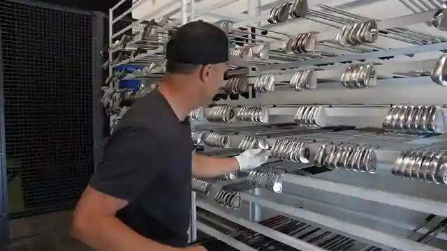master-your-golf-swing-right-elbow-tips